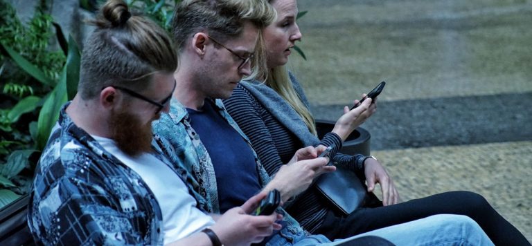 3 Ways Social Media Is Making You Feel Worthless