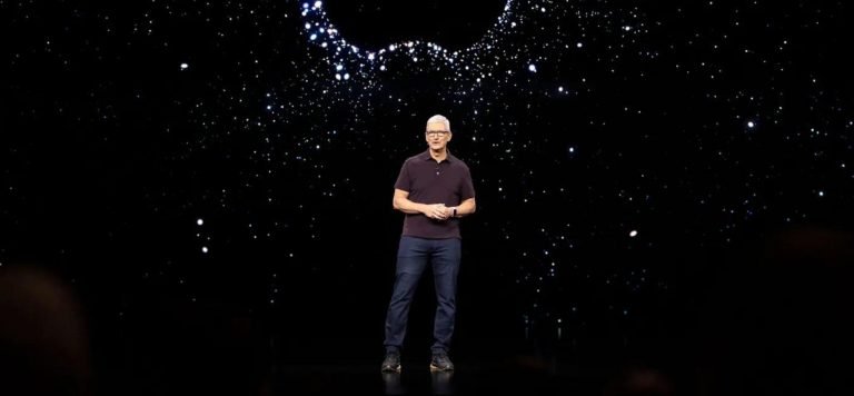 As a recession looms, Tim Cook claims Apple is “being very deliberate” about hiring.