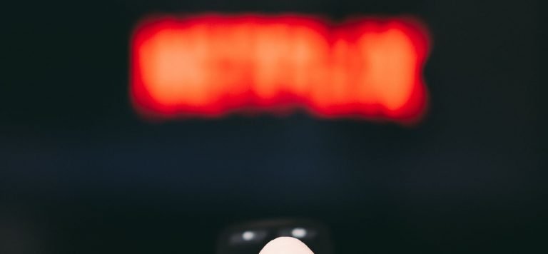 Netflix CEO Reed Hastings steps down, yet Q4 subscription numbers increase.