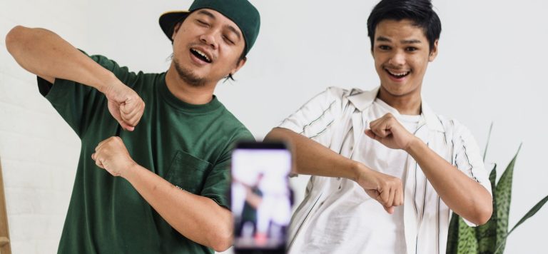 TikTok is imposing a one-hour daily limit on teenagers’ screen time.