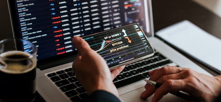 Bitcoin surges 14% in 1 week amidst US banking system instability.