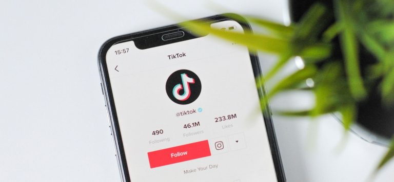 What led to the sudden return of TikTok to US app stores