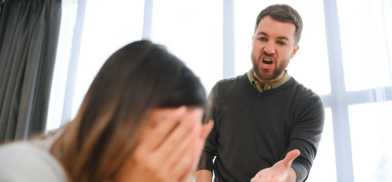 10 Phrases That Instantly Reveal a Lack of Wisdom and Maturity