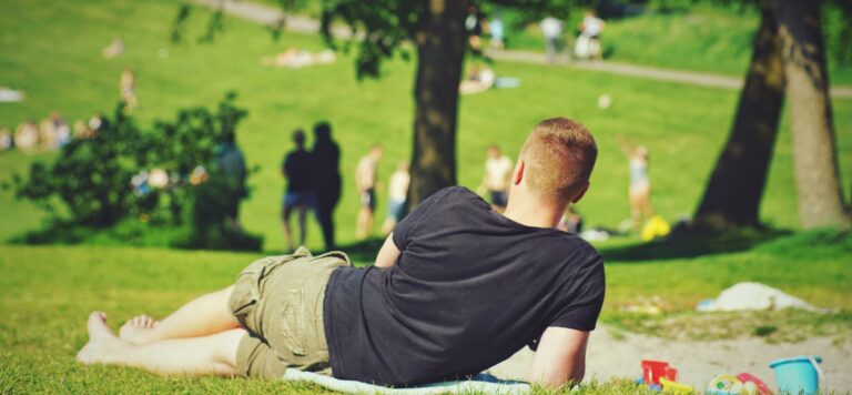 7 Unique Traits Revealed by Those Who Prefer Solitude Over Socializing