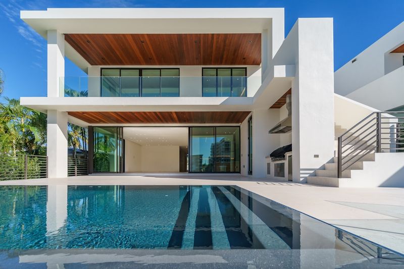 Beyonce Jay-Z luxury real estate portfolio modern mansion